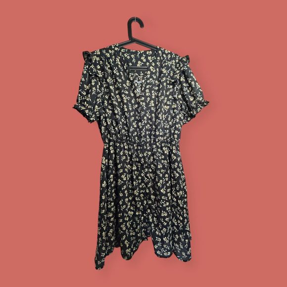 🌼 CUPSHE DITSY BUBBLE SLEEVE RUCH BUTTON FRONT DRESS SHORT SZ L - Picture 2 of 8